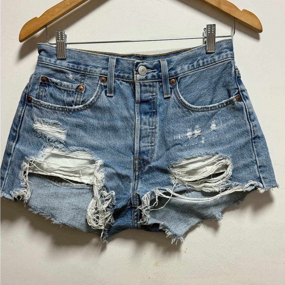 Levi's 501 Original High-Rise Cut-Off Denim Shorts. - Picture 1 of 8